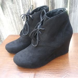 🖤 Report Black Faux Suede Tassel Lace Wedge Size 9.5